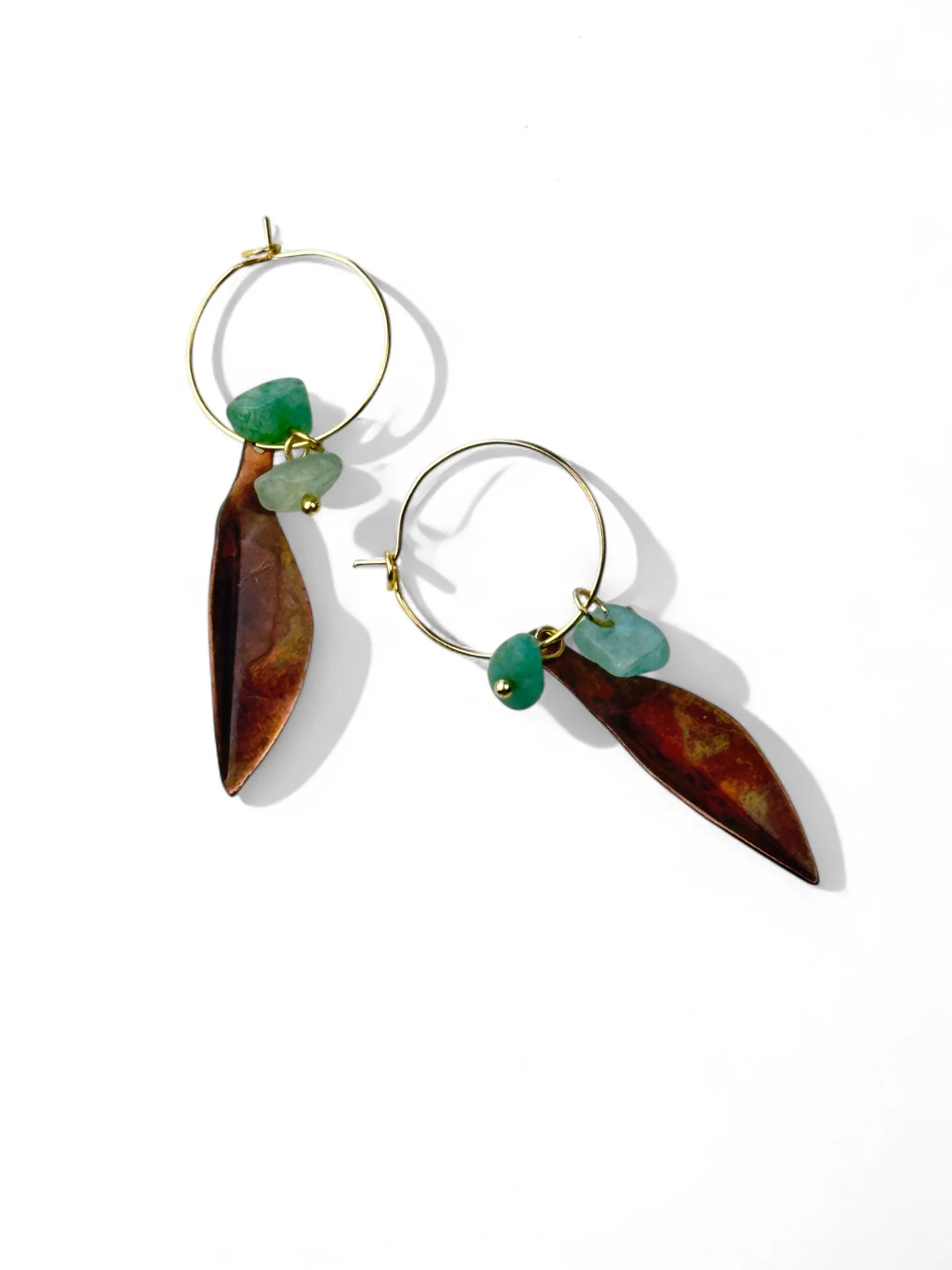 PENDIENTES DE ARO HOIKO BERRIES CON PIEDRAS NATURALES ENGANCHE BAÑO DE ORO - Imagen 2
