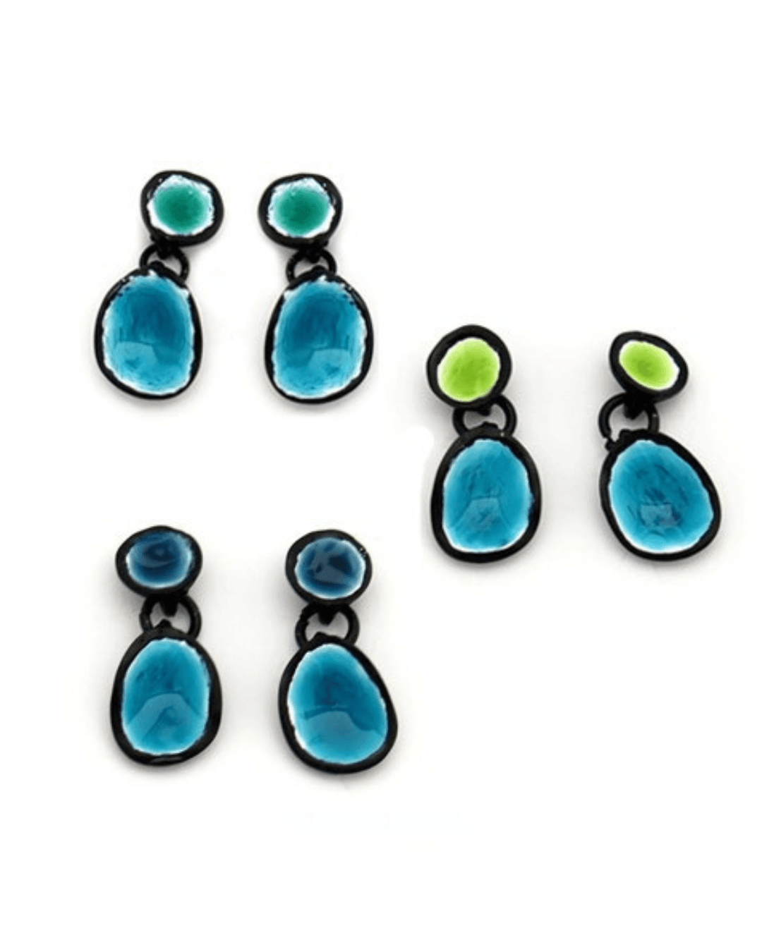 PENDIENTE COLECCIÓN BLACK AZULES ESMALTADO TAMAÑO MINI.