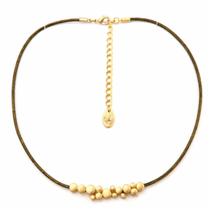 COLLAR EIRA, CORDON DE PIEL DORADO O PLATEADO MATE.