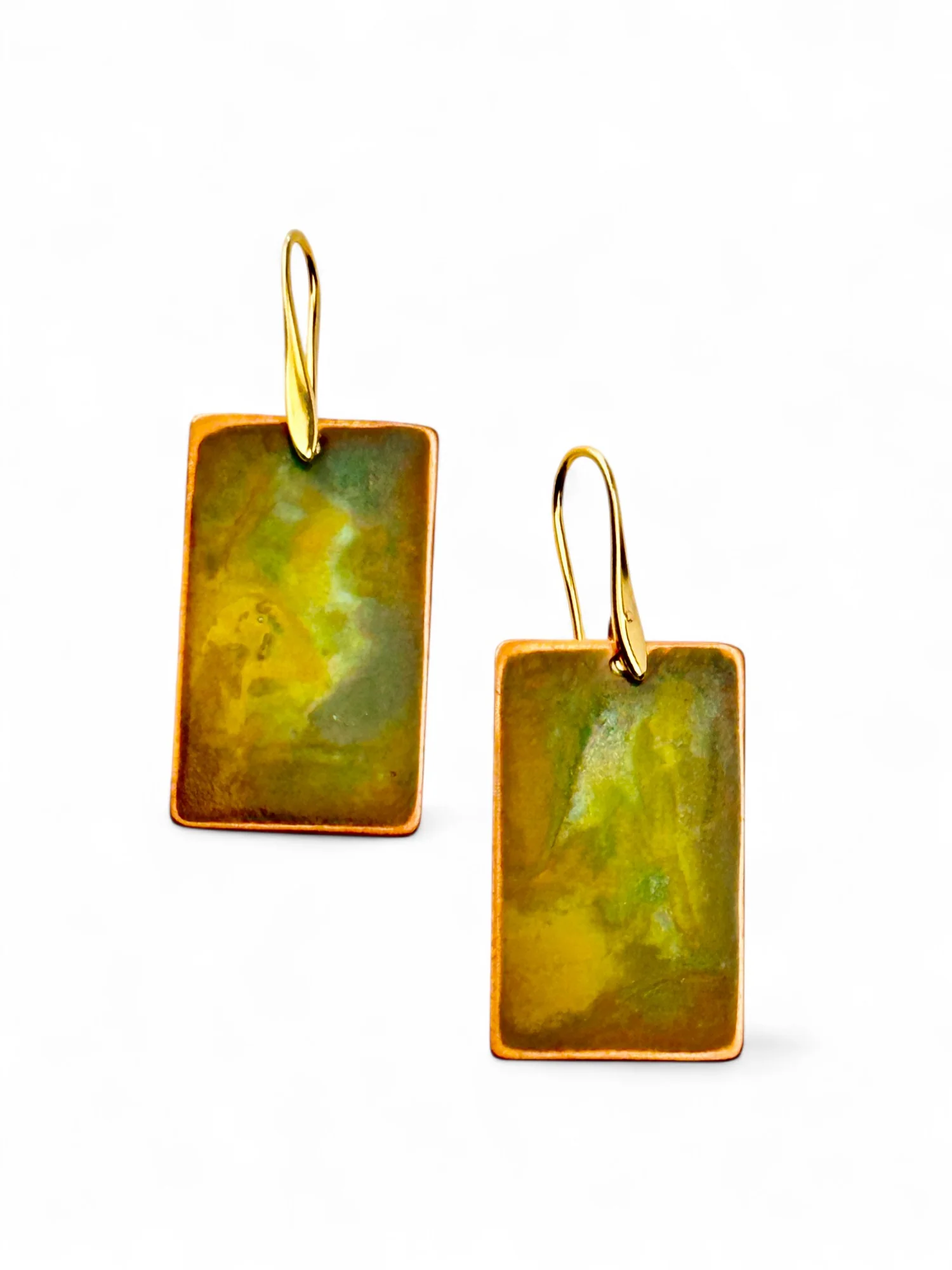 PENDIENTES TRIBU HOIKO RECTANGULARES DORADOS ARTESANALES