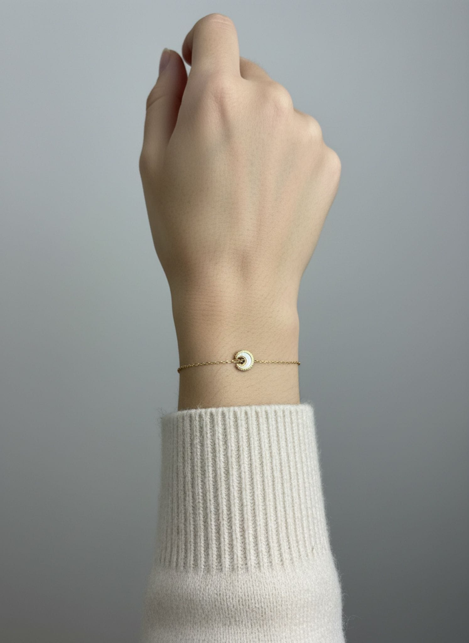 Pulsera Luna de Nácar y estrellita en Acero Dorado - Imagen 2