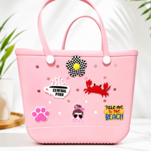 set completo bolso de silicona rígida multifunción con pack 12 pins decorativos.