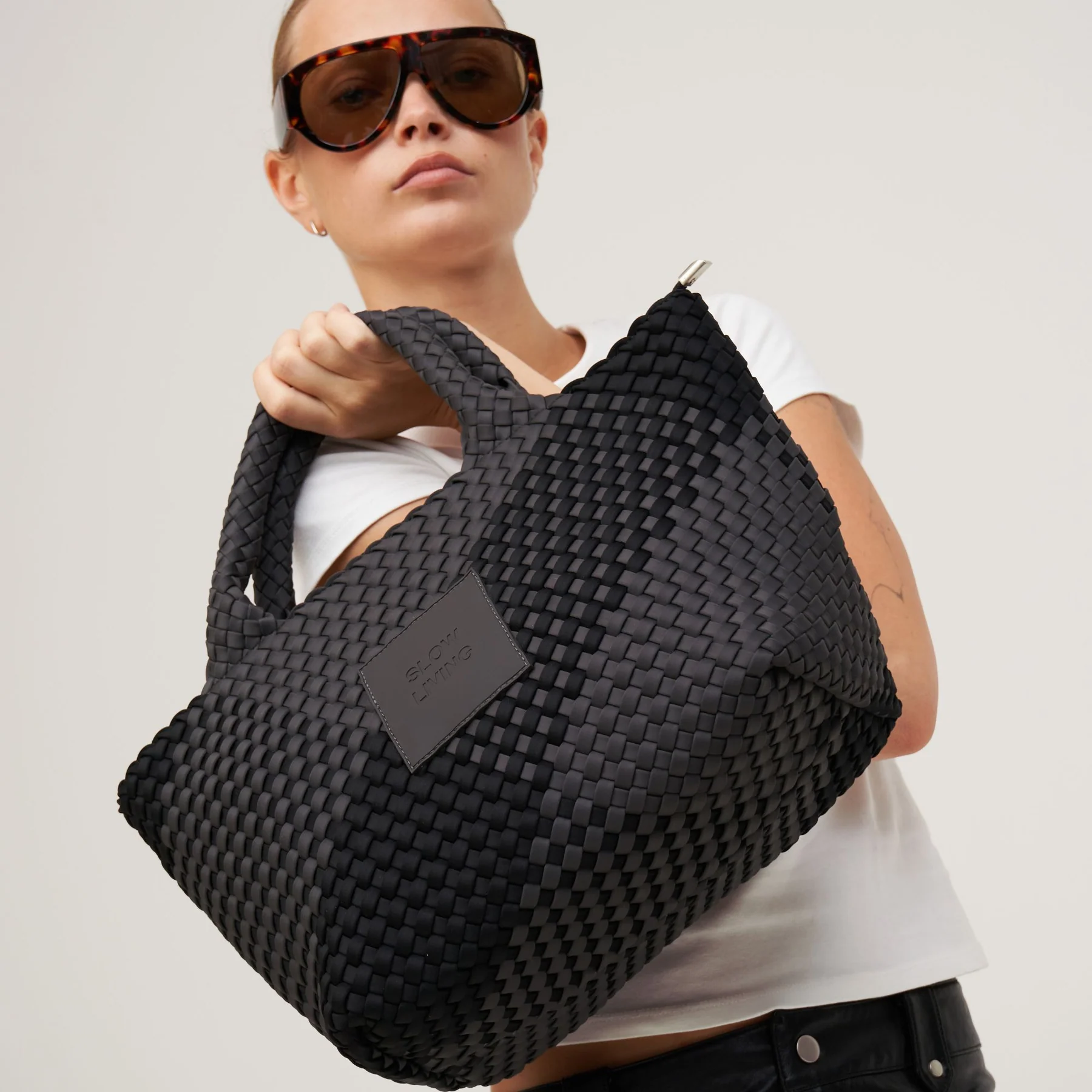 bolso slow living gris de verb to do – neopreno trenzado